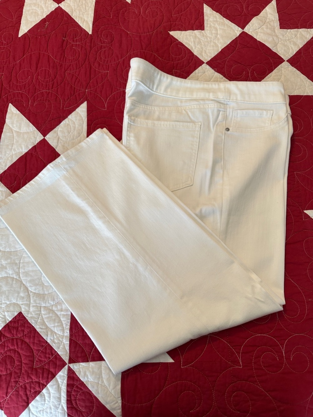 Chico's White Pull-On Straight Leg Crop Jeans